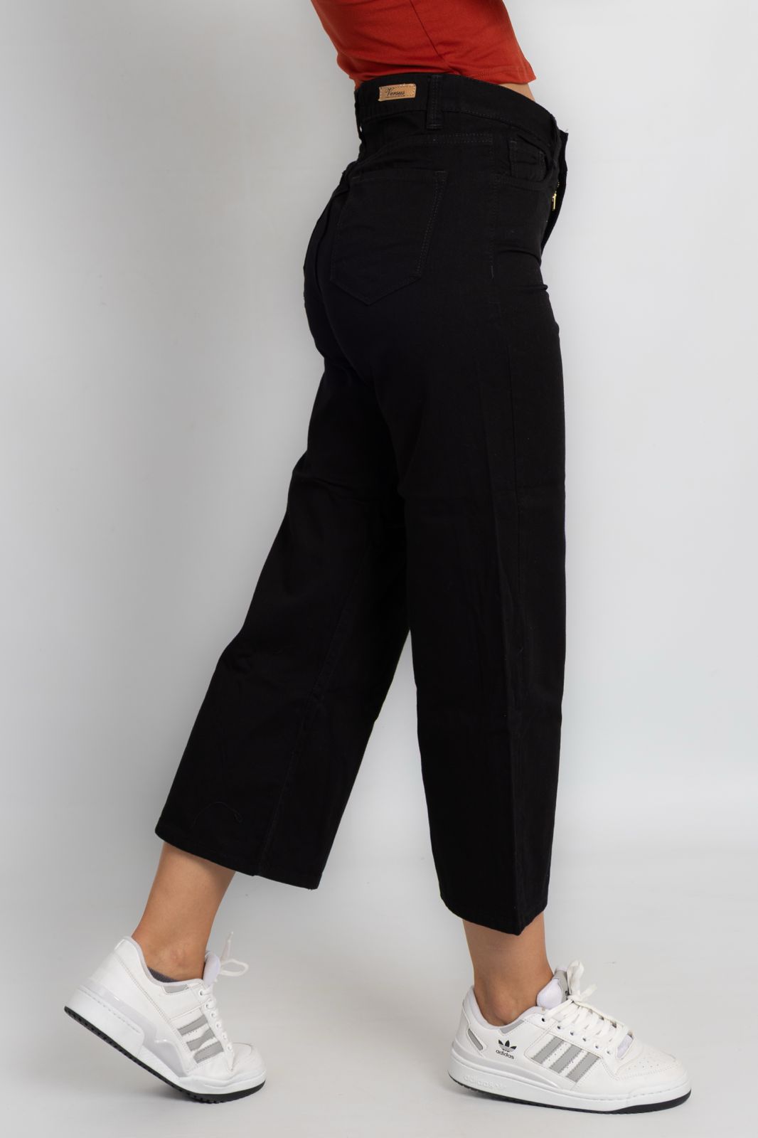 Art. 183 | Wide Leg negro corto culotte