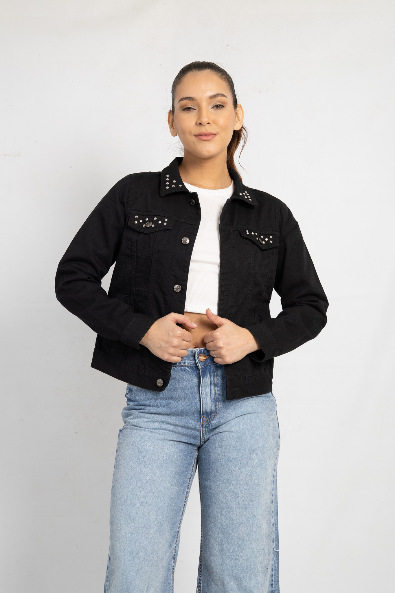 C-10 | Campera Negra clásica con tachitas