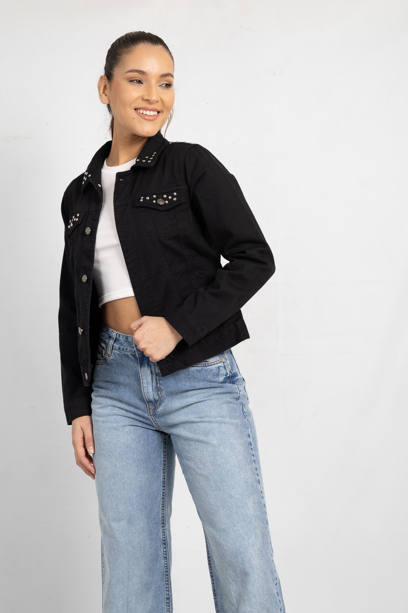 C-10 | Campera Negra clásica con tachitas