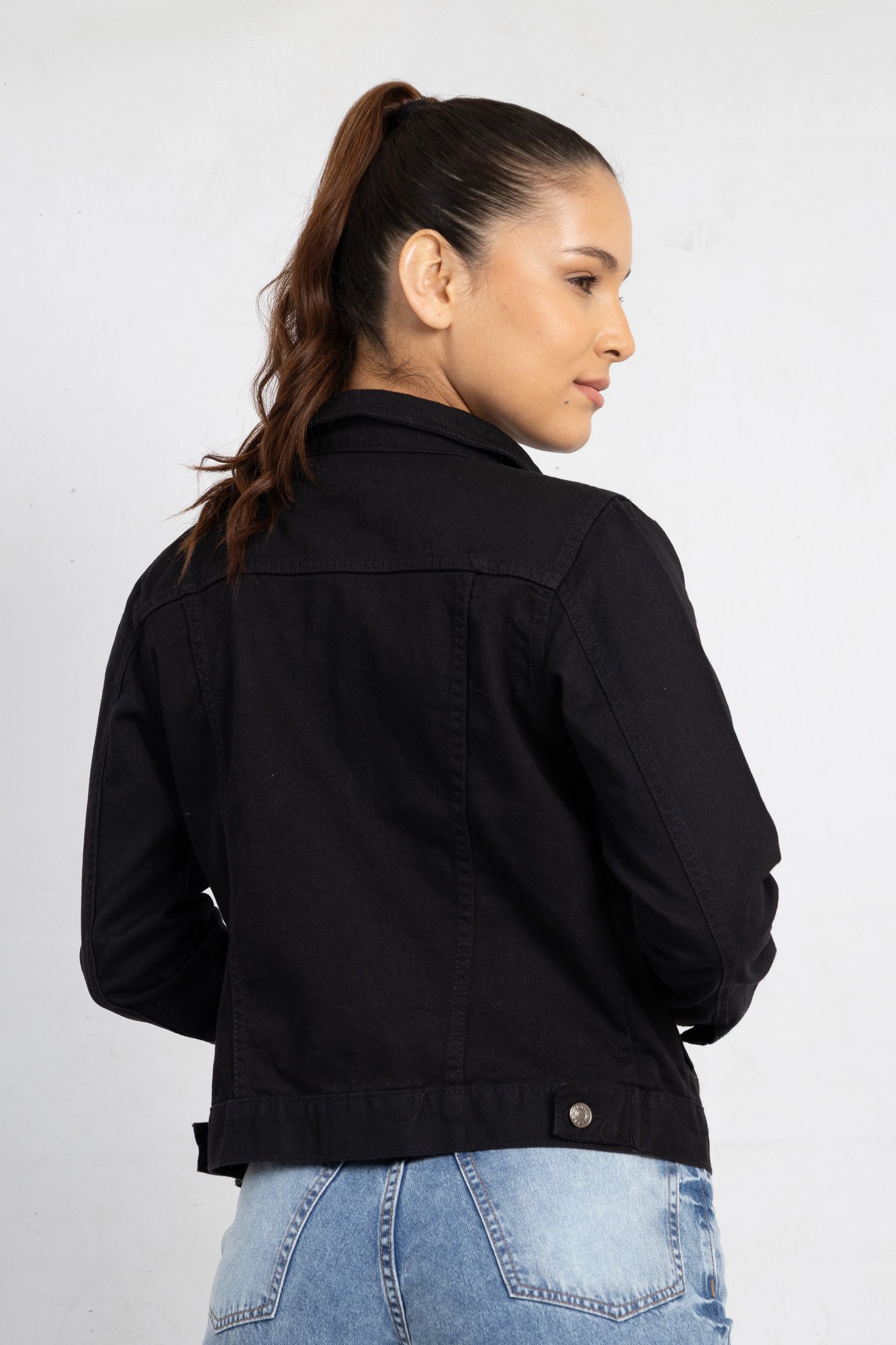 C-07 | Campera Negra Clásica