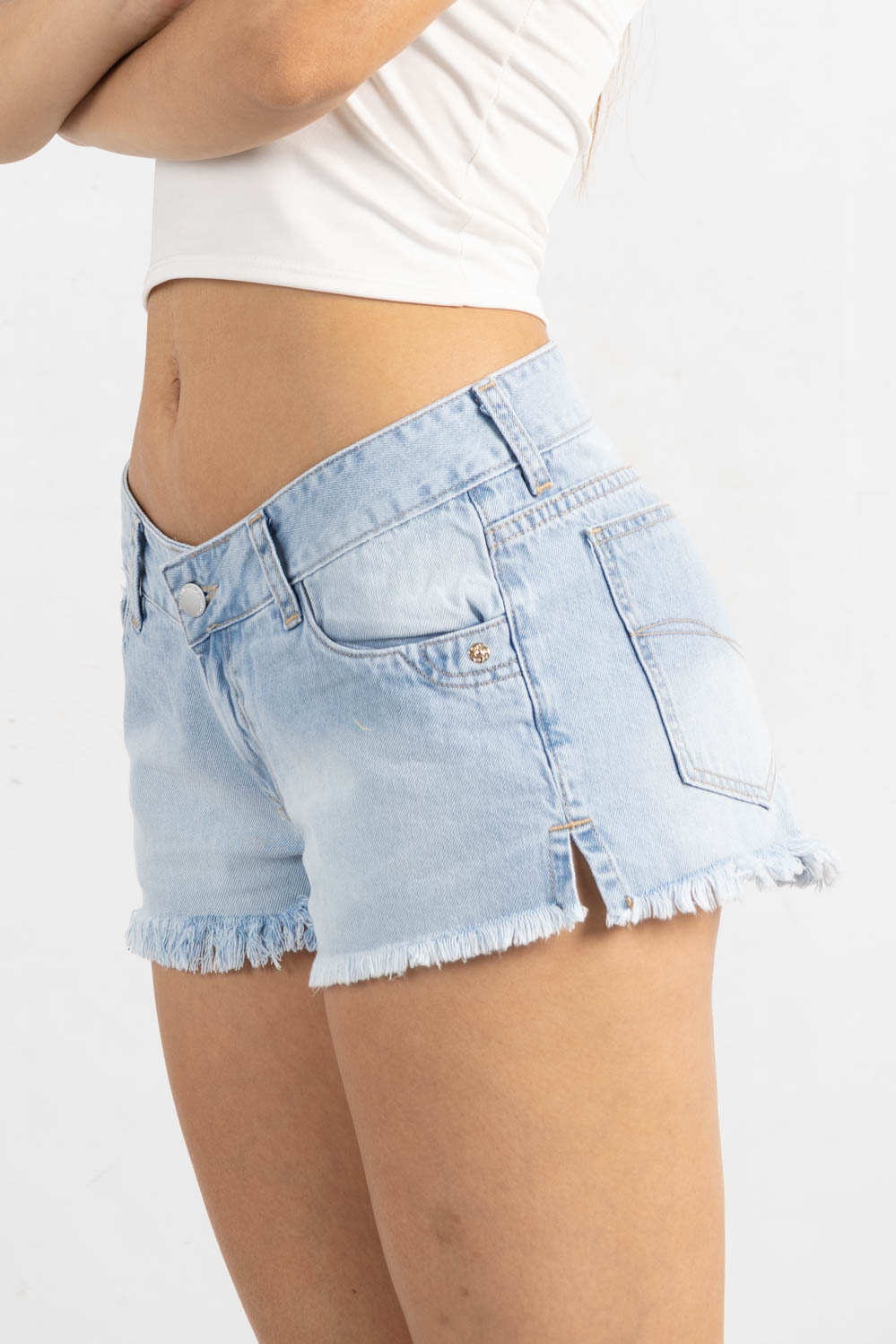 SH-157 | Short Nevado Desflecado detalles y con abertura TB