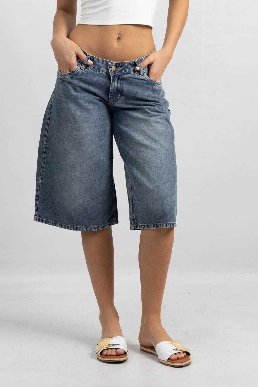 B-33 | Bermuda Oxido con tapa y detalle en bolsillos