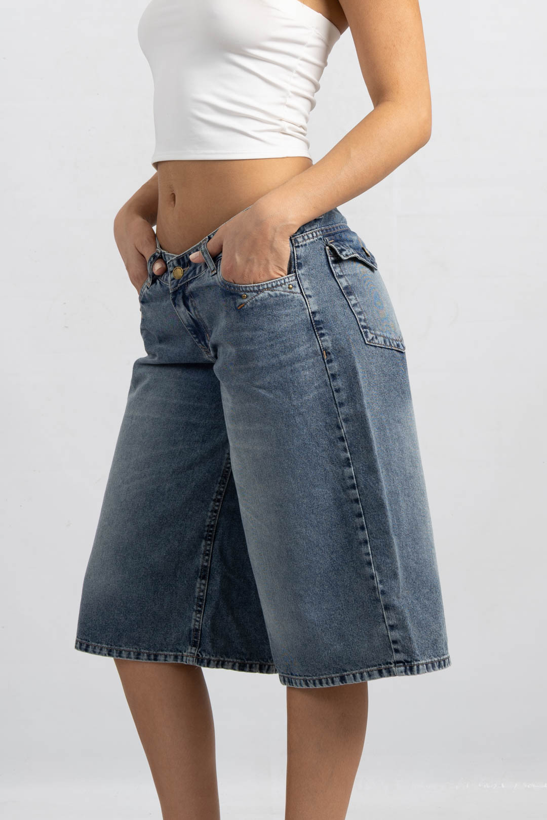 B-33 B-33 | Bermuda Oxido con tapa y detalle en bolsillos