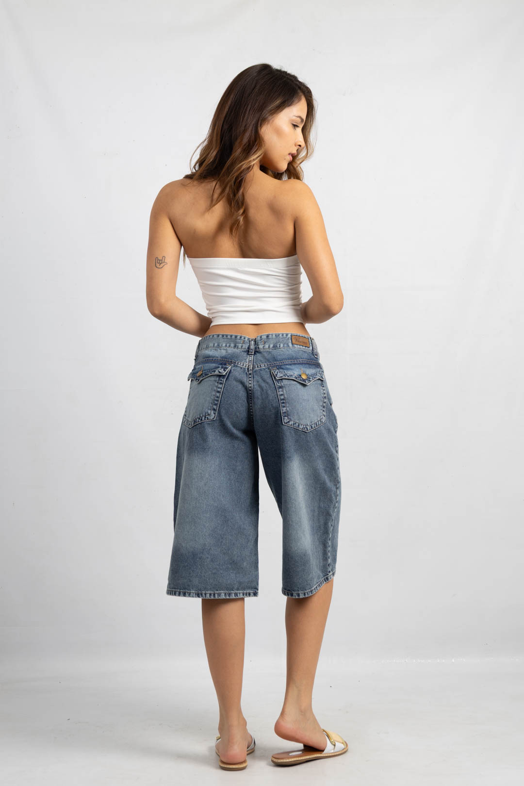 B-33 | Bermuda Oxido con tapa y detalle en bolsillos