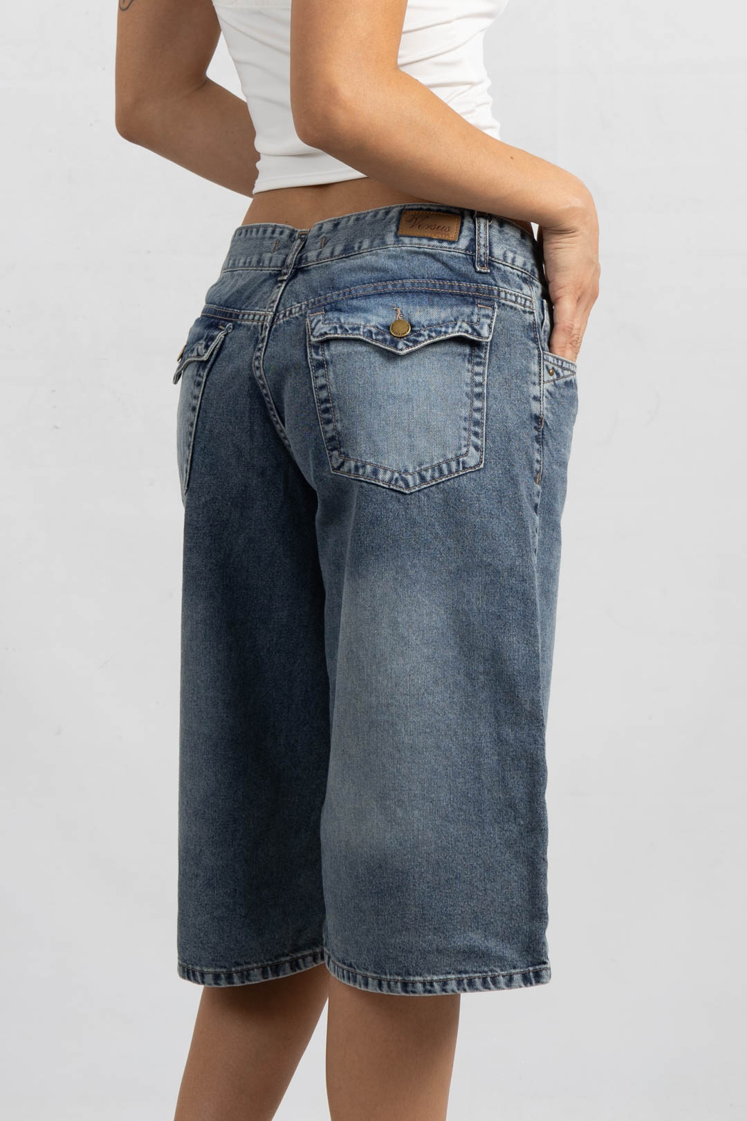 B-33 | Bermuda Oxido con tapa y detalle en bolsillos