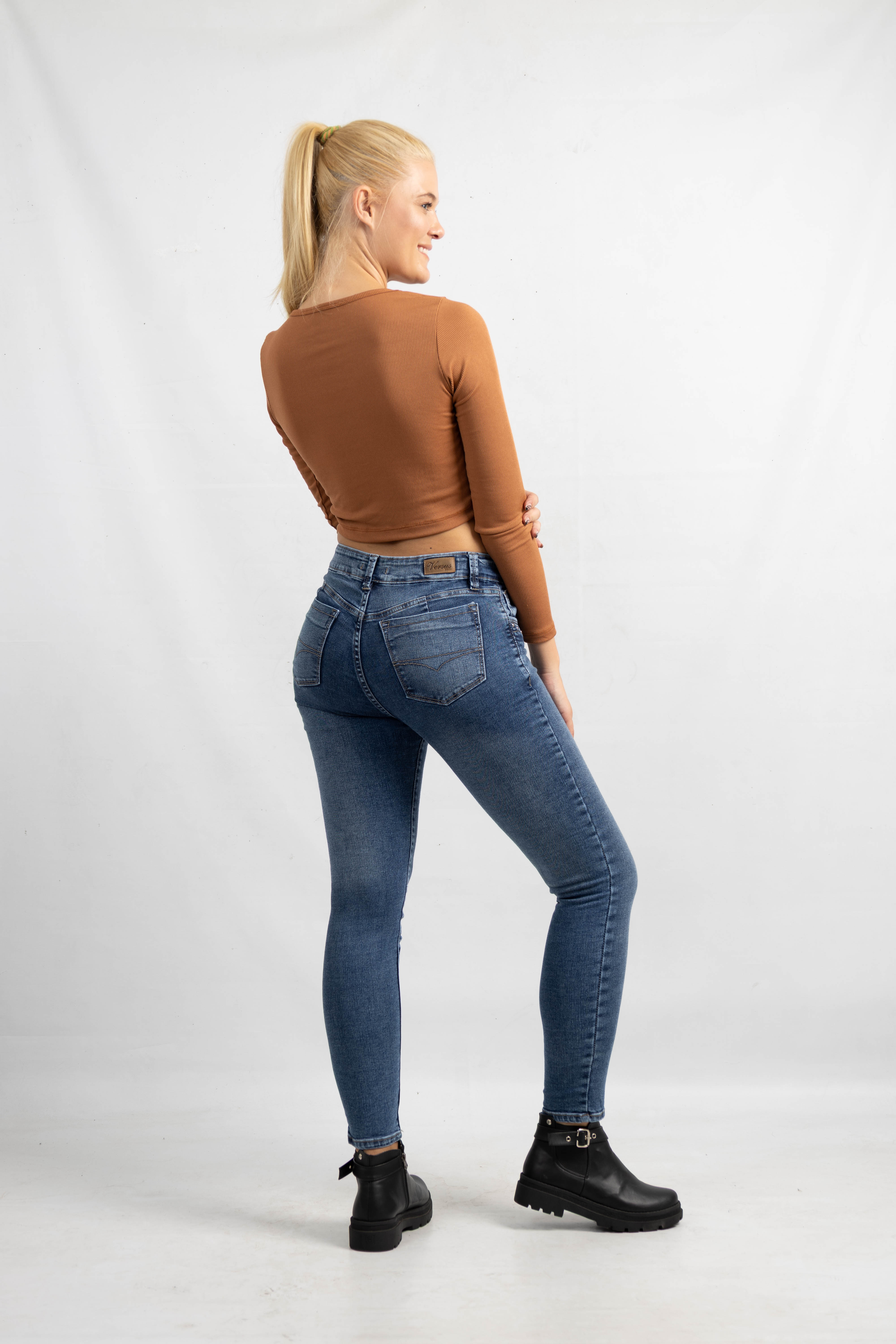 Art. 903 | Chupin Nevado Oscuro detalle bolsillo tachita HN