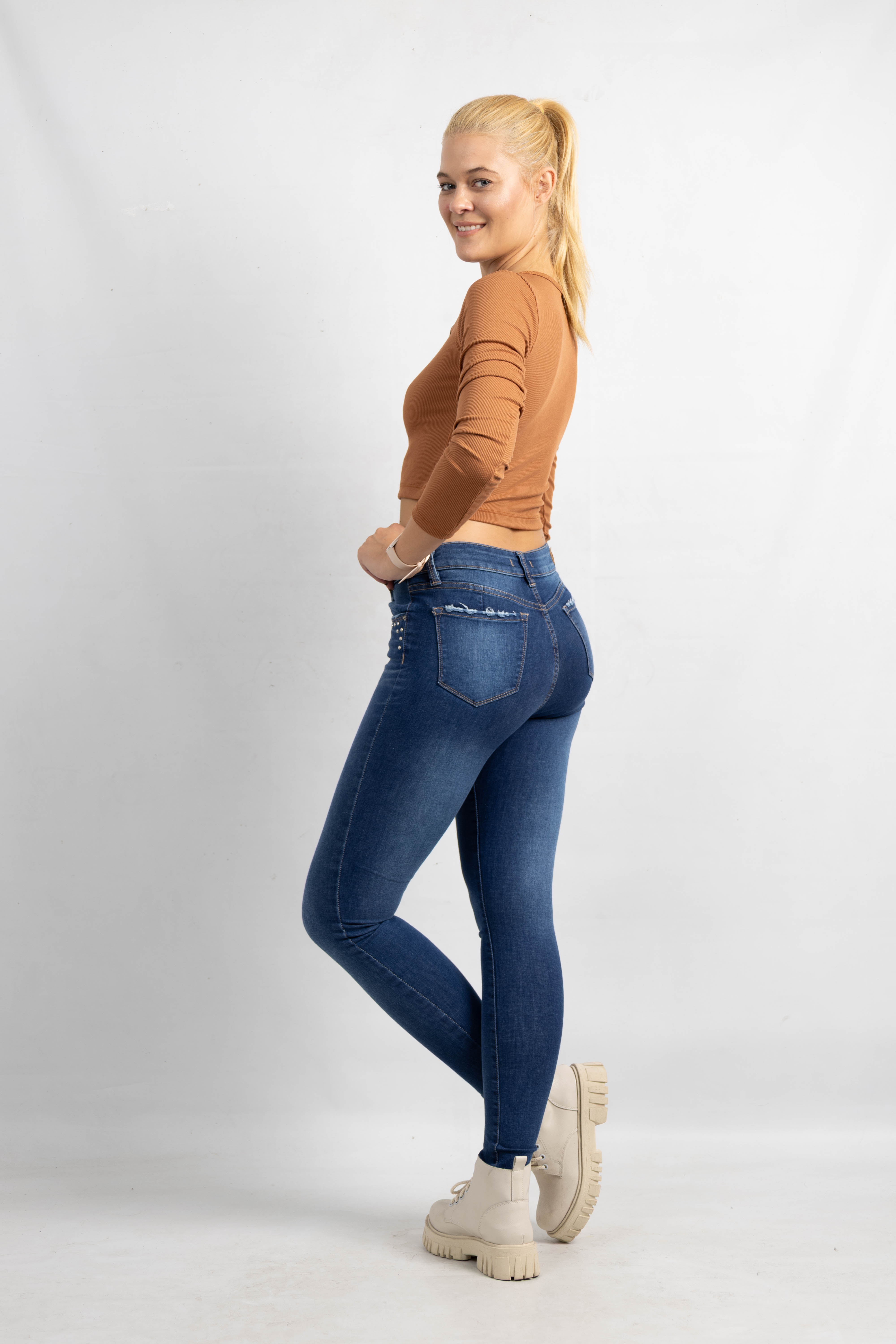 Art. 906 | Chupín clásico pulido bolsillos con tachitas