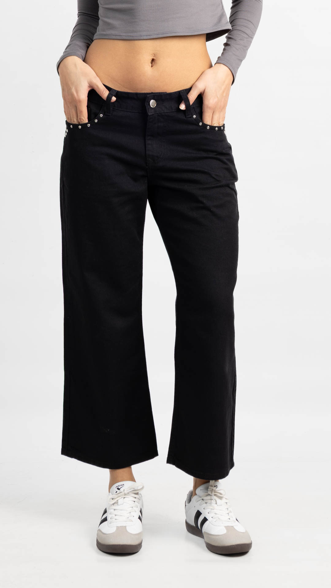 Art. 953 | Cropped Negro Clasico con tachitas TM