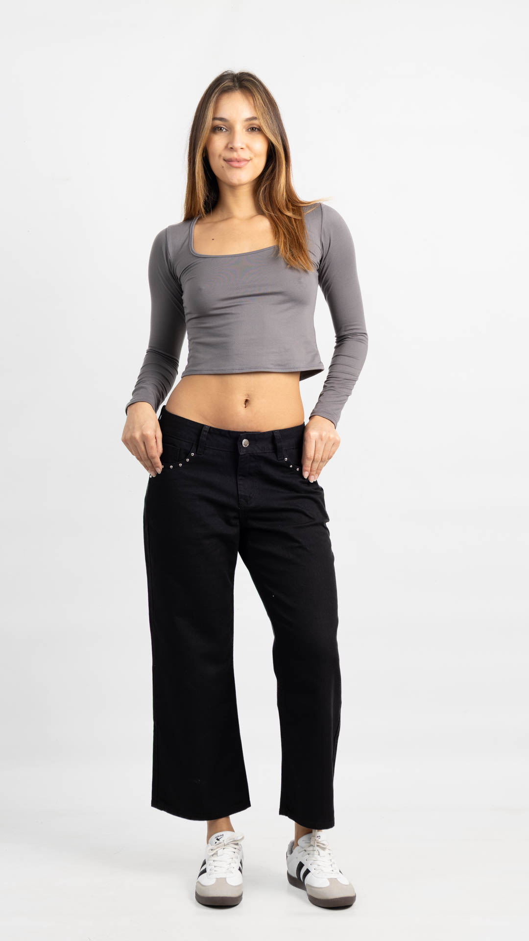 Art. 953 | Cropped Negro Clasico con tachitas TM