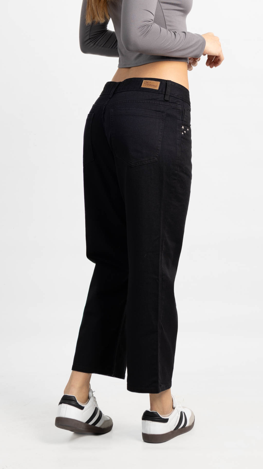 Art. 953 | Cropped Negro Clasico con tachitas TM