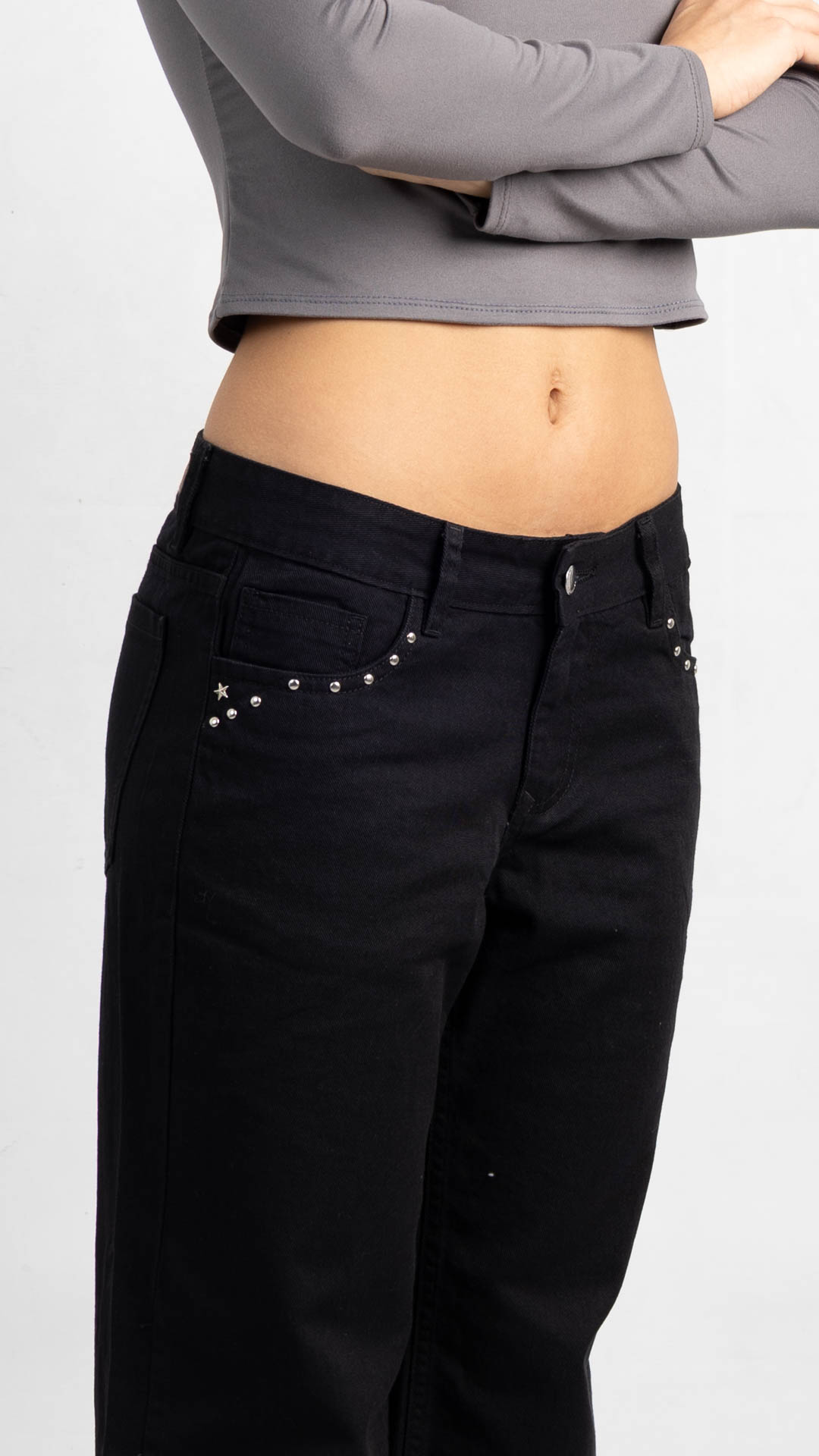 Art. 953 | Cropped Negro Clasico con tachitas TM