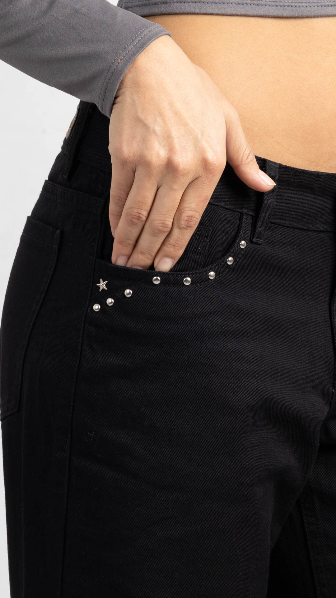 Art. 953 | Cropped Negro Clasico con tachitas TM