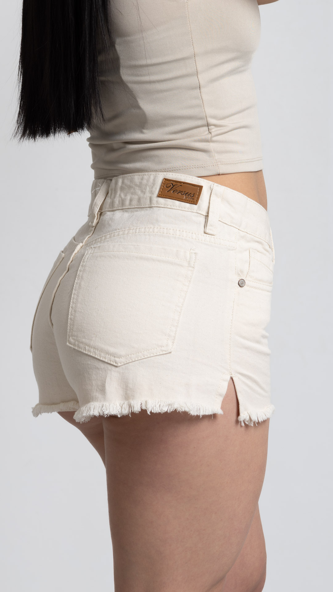 SH-173 | Short Natural Desflecado con Abertura TM